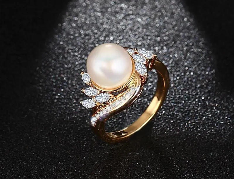 Creamy Pearl Gold Venus Ring