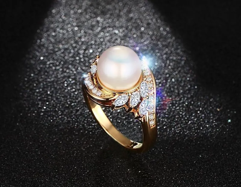 Creamy Pearl Gold Venus Ring