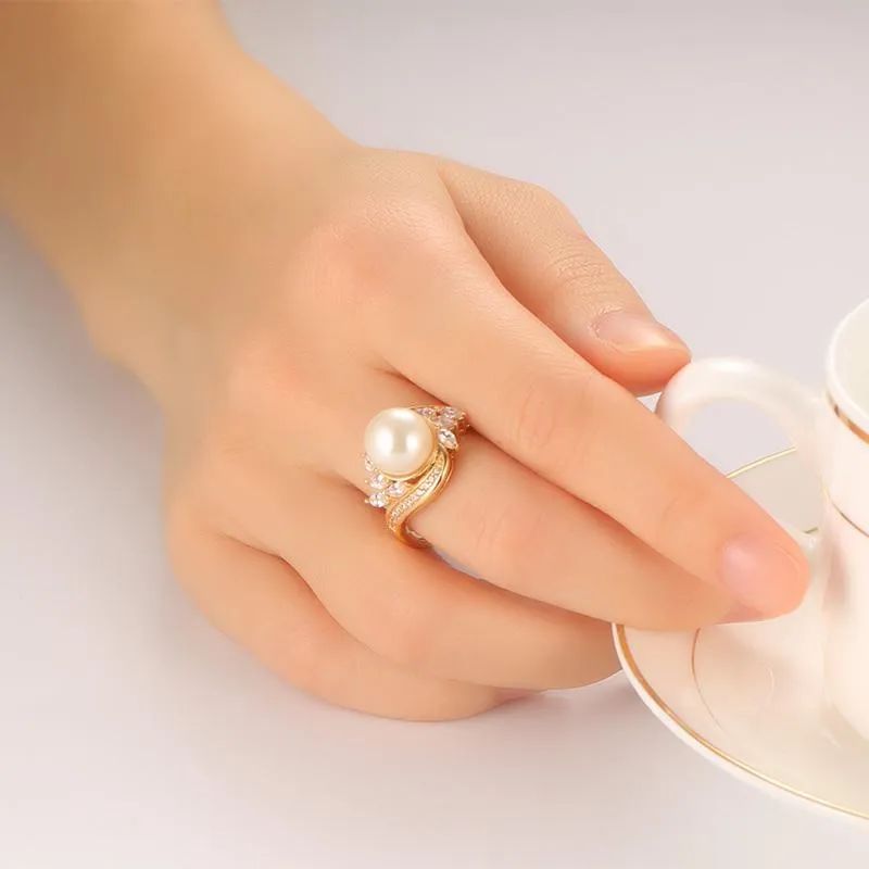 Creamy Pearl Gold Venus Ring