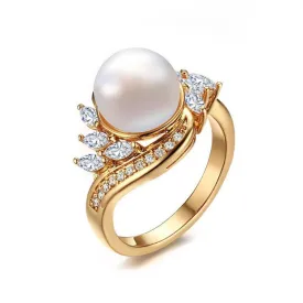 Creamy Pearl Gold Venus Ring